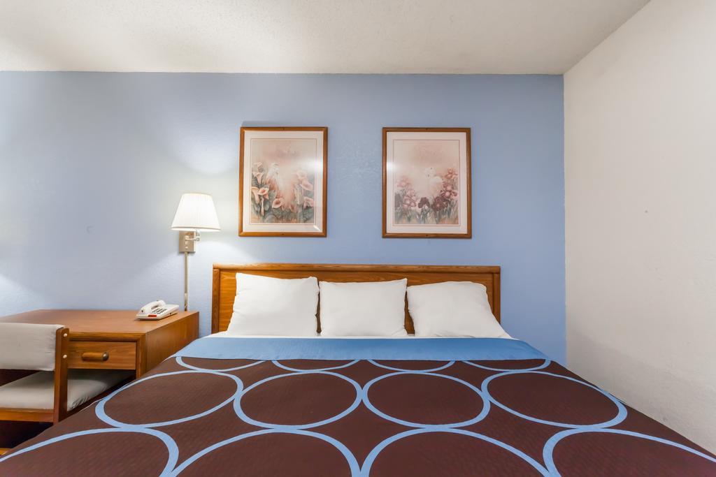 Super 8 By Wyndham Norwich Ξενοδοχείο Εξωτερικό φωτογραφία